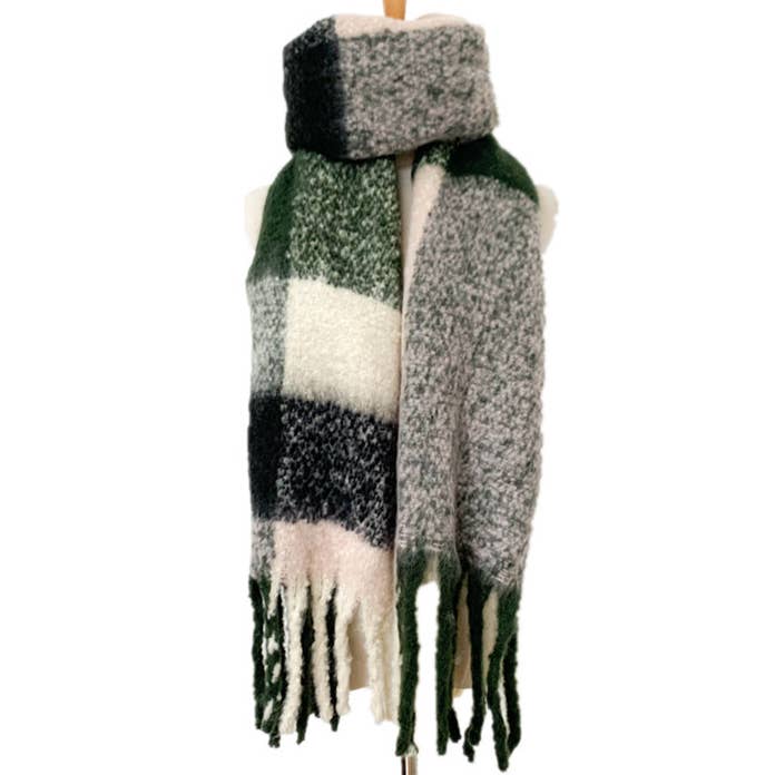 Adorro – Großhandel Schal – Damen – Weicher, klobiger Karoschal aus Fleece mit Quasten im Rechteckformat8