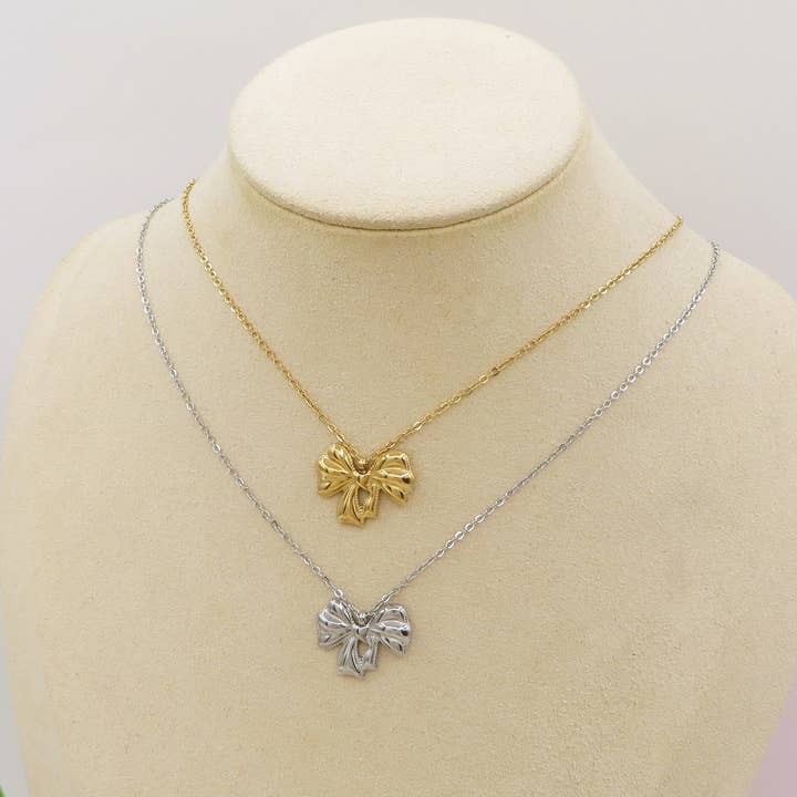 WALDORF - ACIER INOXYDABLE - collier avec pendentif nœud pour la vente par Daemon srls