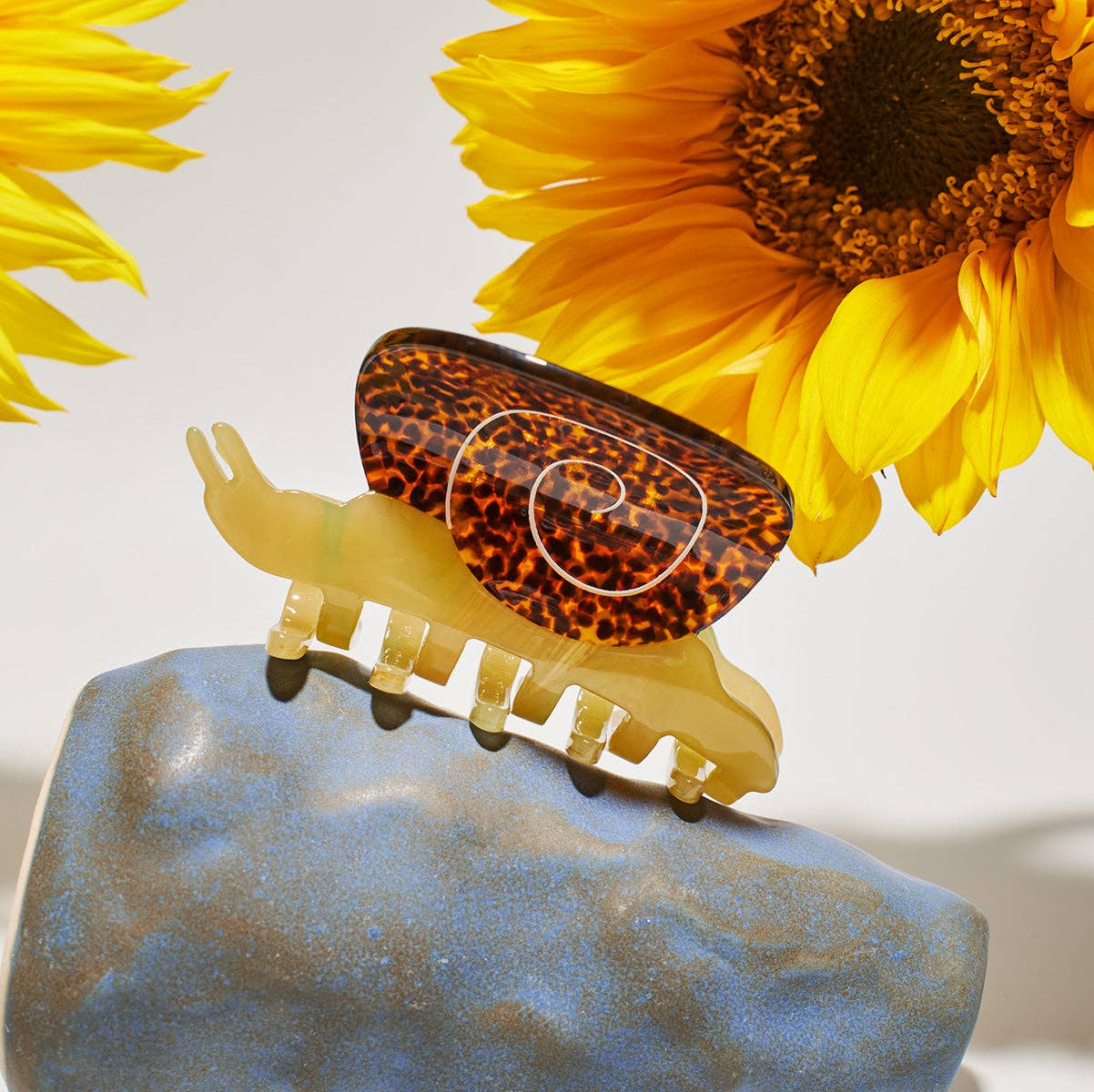 WINONA IRENE - Venta al por mayor Horquilla para el pelo - Mujer - Pinza de pelo pequeña con forma de caracol de jardín en acetato amarillo y ámbar4