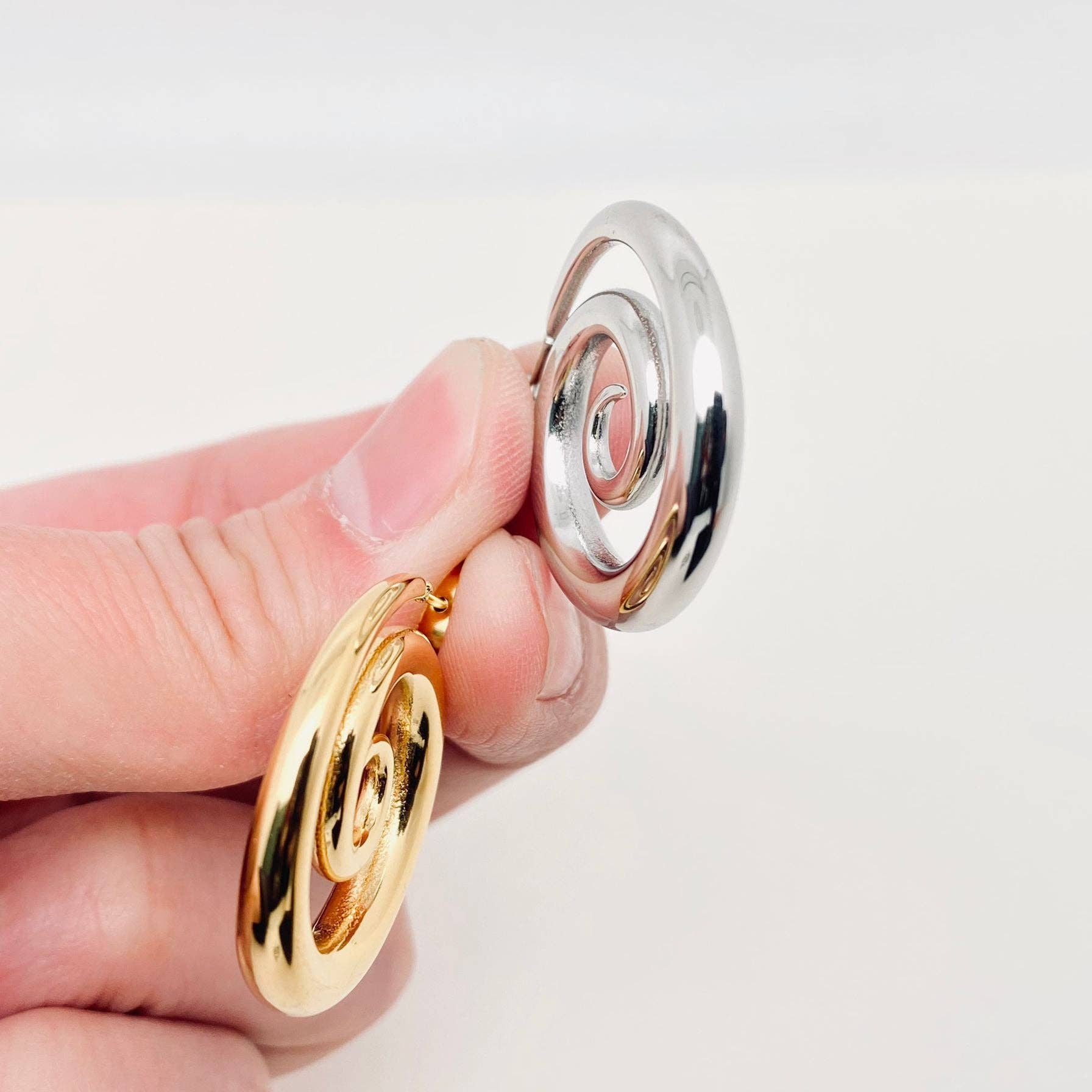 Mio Queena - Wholesale Hoop Earrings - Smoke Shape Stainless Steel Hoop Earrings - FGS3