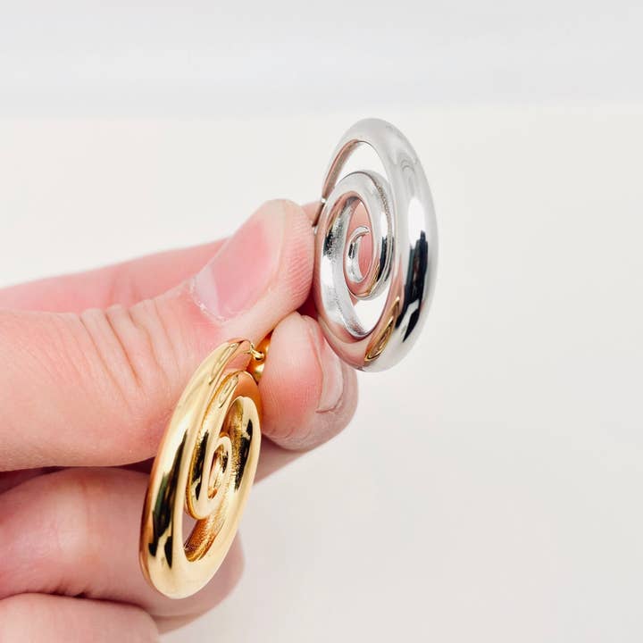 Mio Queena - Wholesale Hoop Earrings - Smoke Shape Stainless Steel Hoop Earrings - FGS3