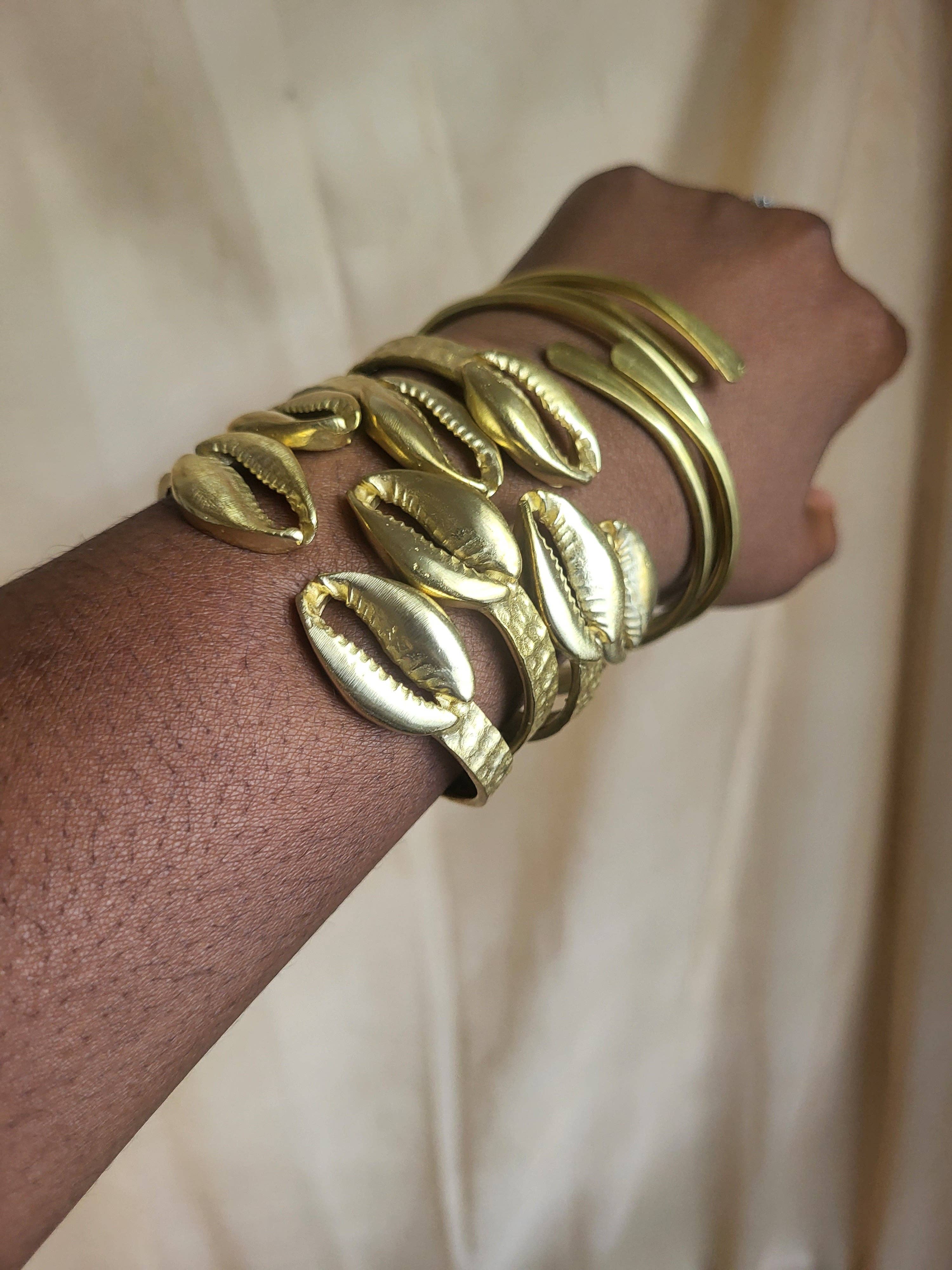 Moon Goddess – Pulseira por atacado – Pulseira de Latão Africana com Búzios1