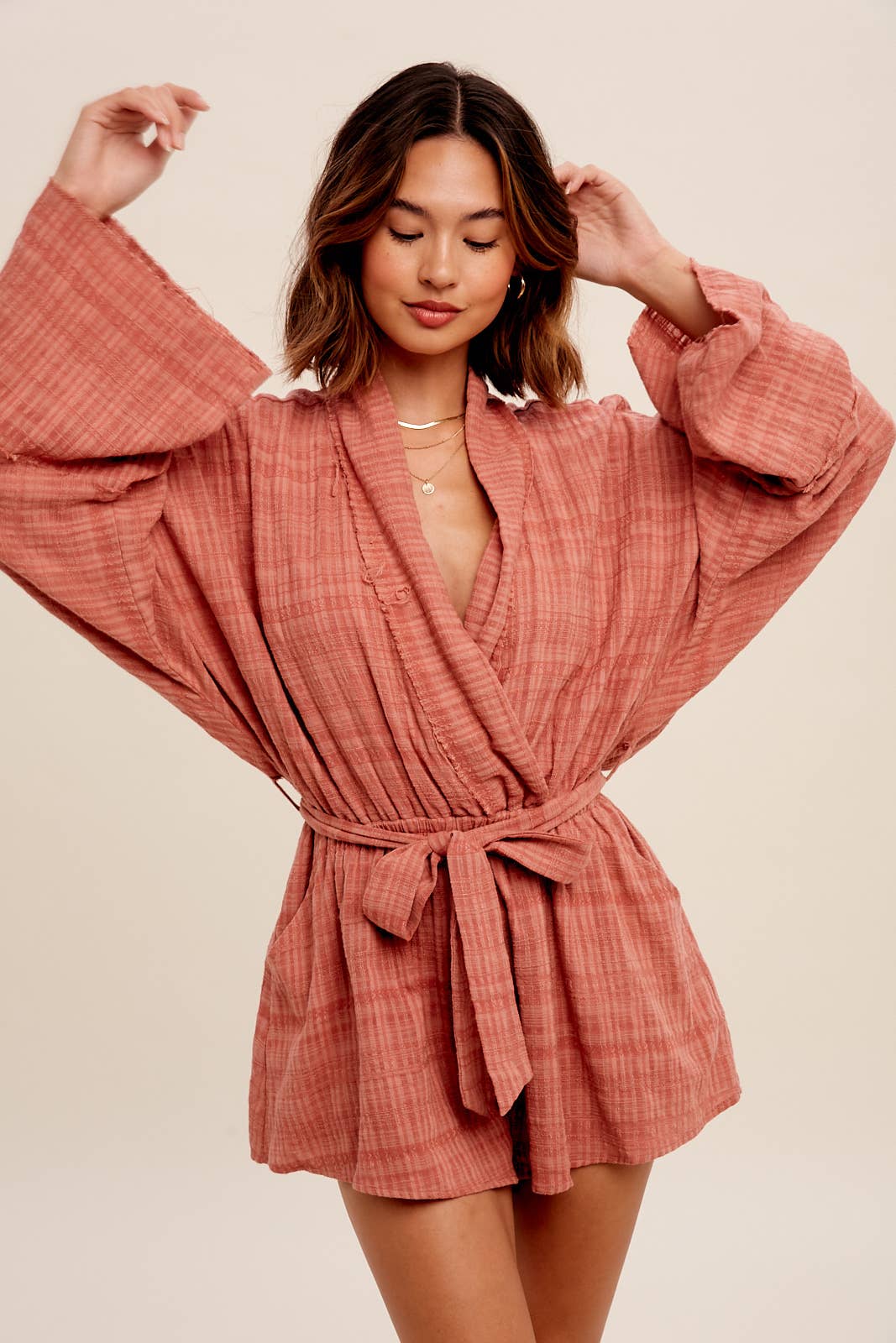 Listicle – Romper - Mulher por atacado – Macacão Texturizado com Cinto21