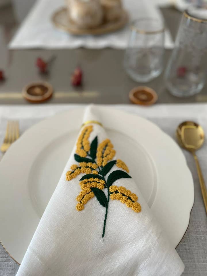 Geborduurde Bloemenservet Premium Kwaliteit 16x16''Mimosa voor wholesale door Handmade Originals Ukraine