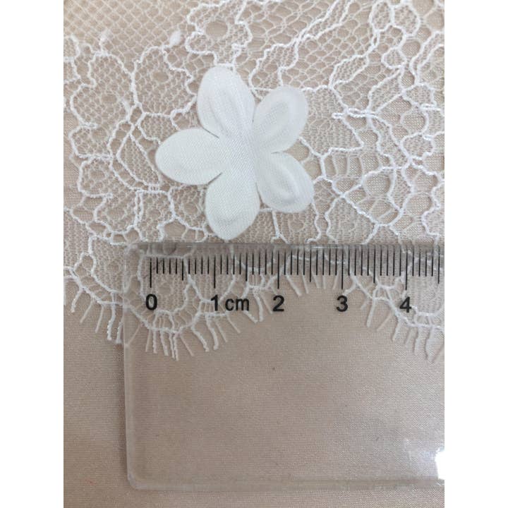 Off White 5 Pc Ivory, Bridal Fabric Leafs, Petals K17 for wholesale on Faire2
