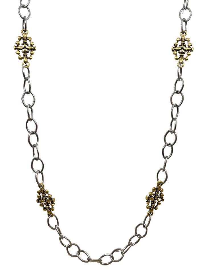 Chaîne de 36" en métal mélangé plaqué or et argent sterling avec accents de reproduction vintage Fleur de Lis pour la vente par Erin Knight Designs