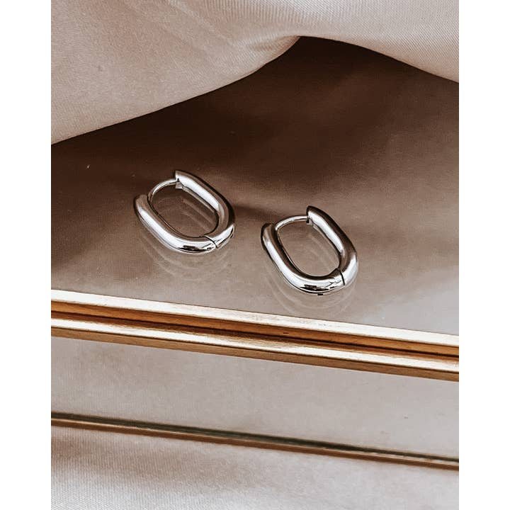 Beljoy - Wholesale Huggie Earrings - Elisa Everyday Hoop Earrings || Choose Color