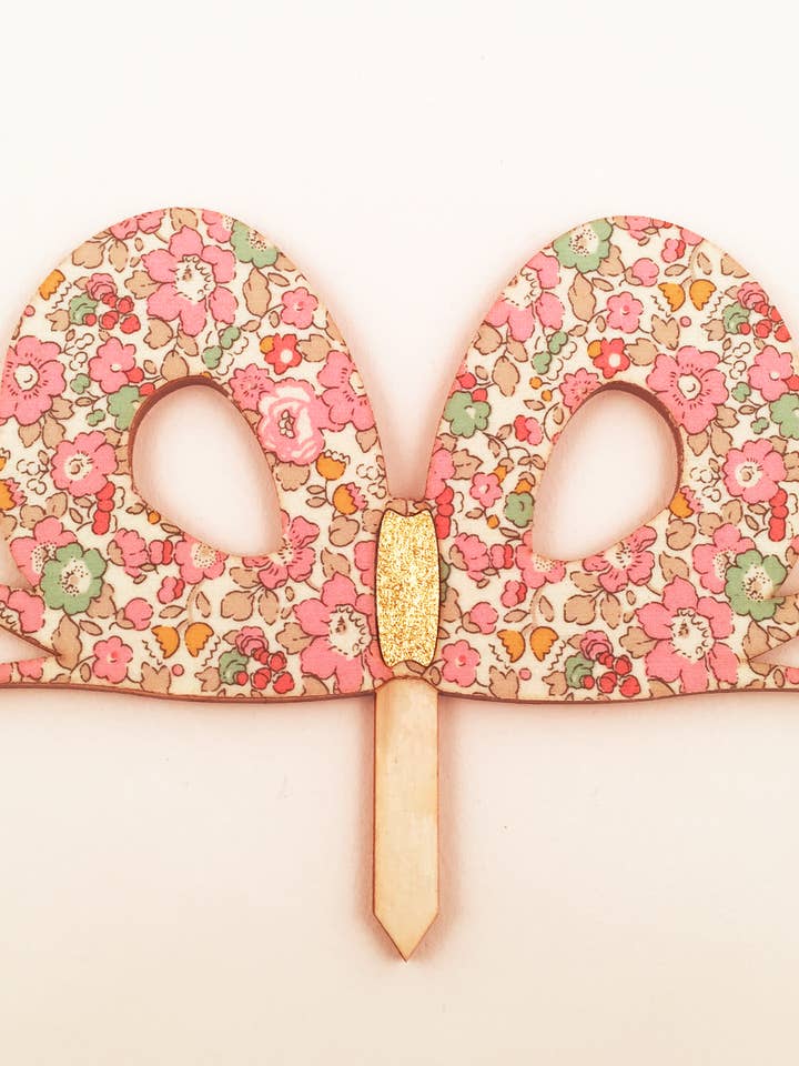 Betsy Ann Liberty of London Bow Cake Topper for engroshandel hos Eleanor Moss Studio