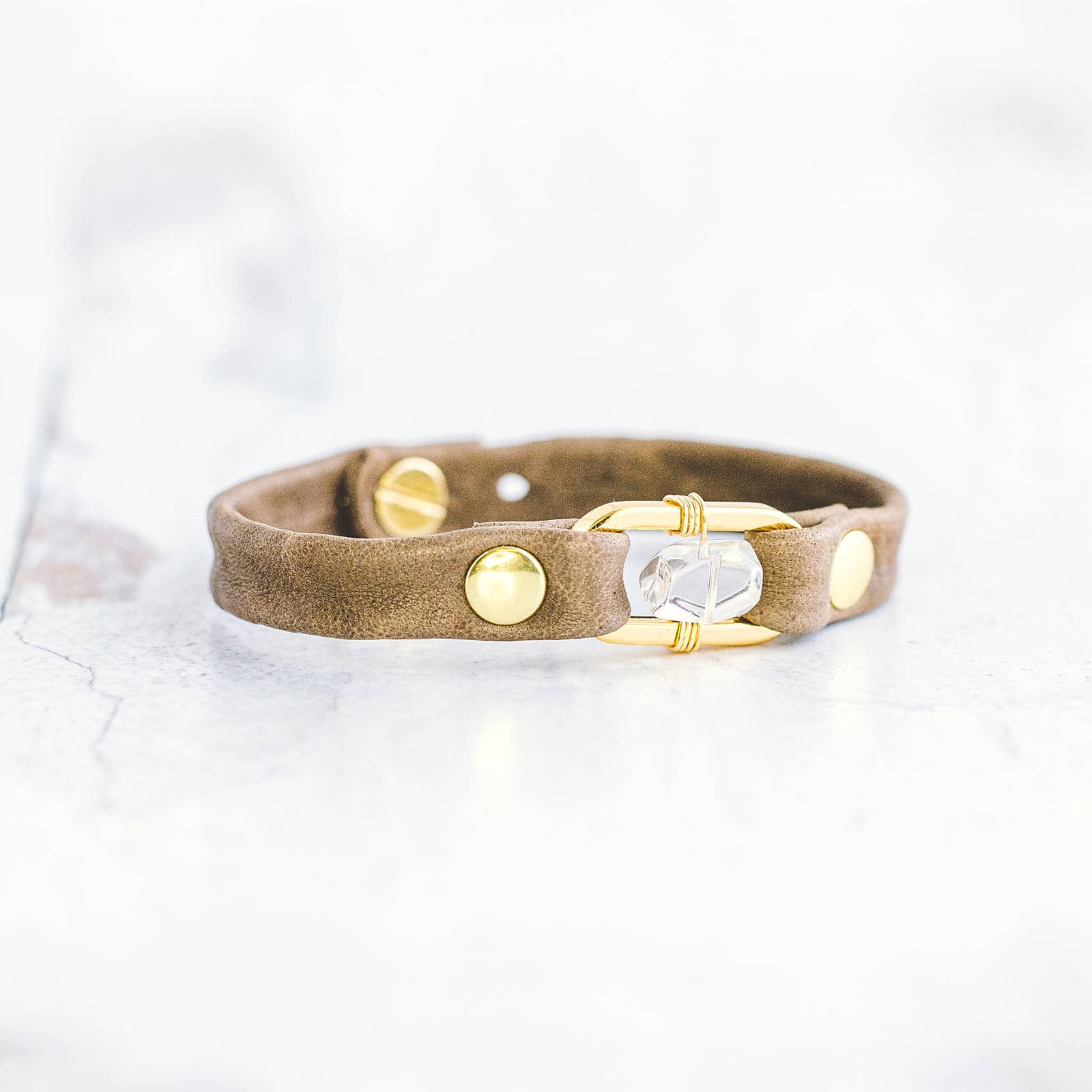 Giving Bracelets - Vente Bracelet jonc - Bracelet en cuir Desert Rose - Doré - Quartz transparent6