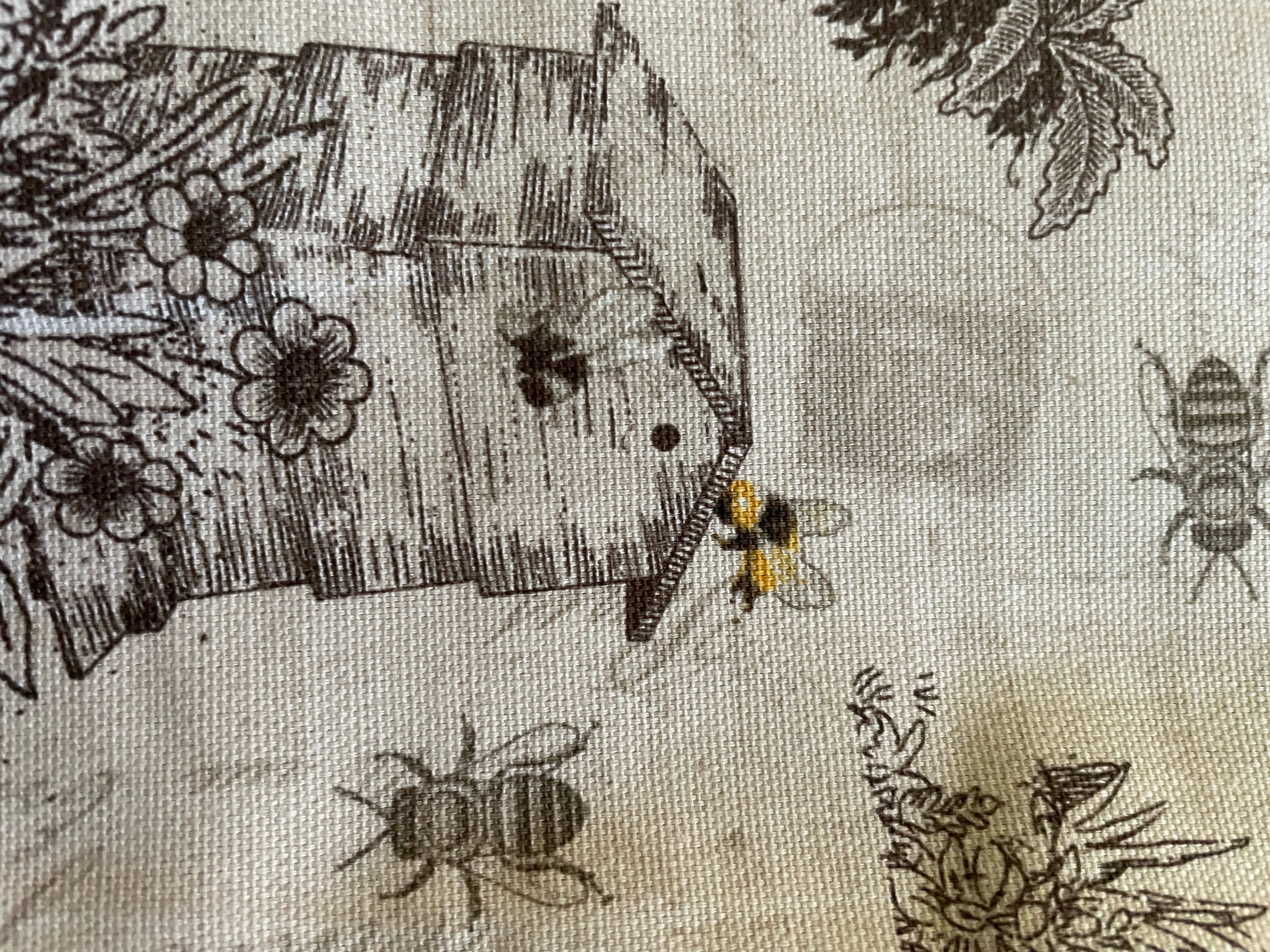 Harvest + Harmony – wholesale Food storage wrap/bag – Harvest + Harmony Beeswax Wrap, 6" x 6", Beehive Decor3