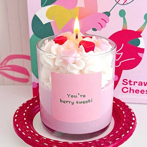 10oz Erdbeer-Latte-Kerze, Valentinstag-Kerzendekoration für den Großhandel von The Cutest Hits