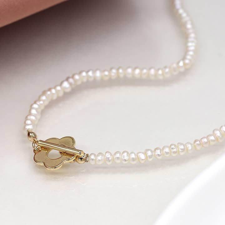 Zoetwaterparelketting met gouden bloemen sluiting voor wholesale door Peace Of Mind