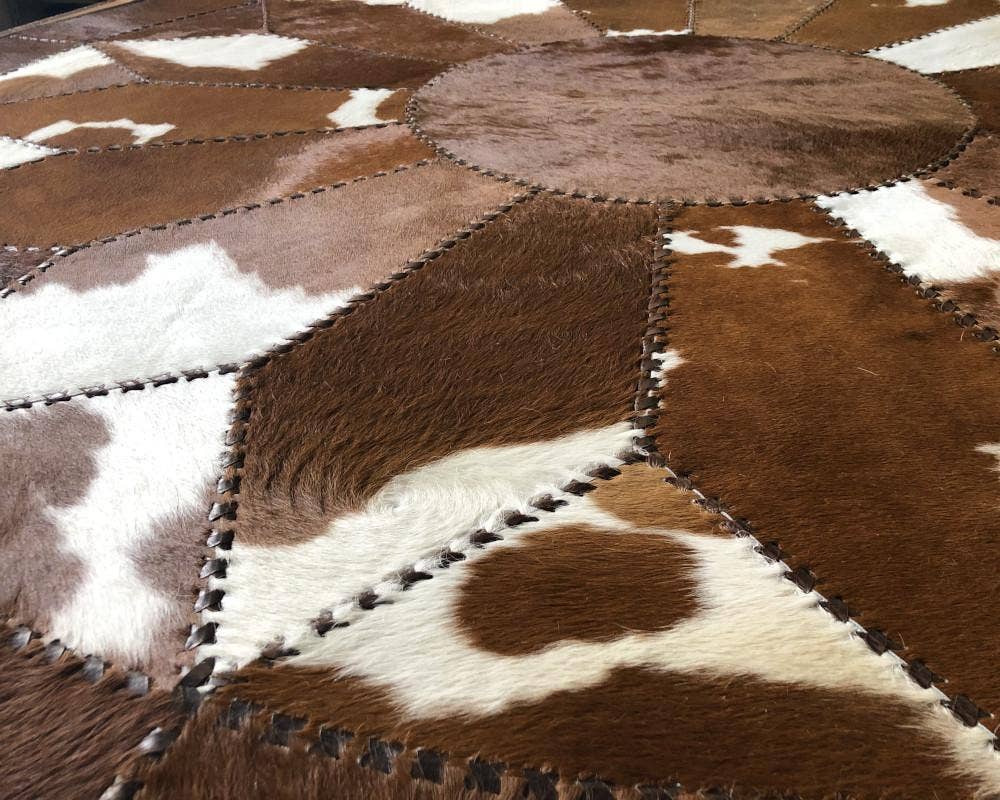 PIGMENTIFY - Vente Tapis - Tapis artisanal rond en peau de vache 100 % naturelle2