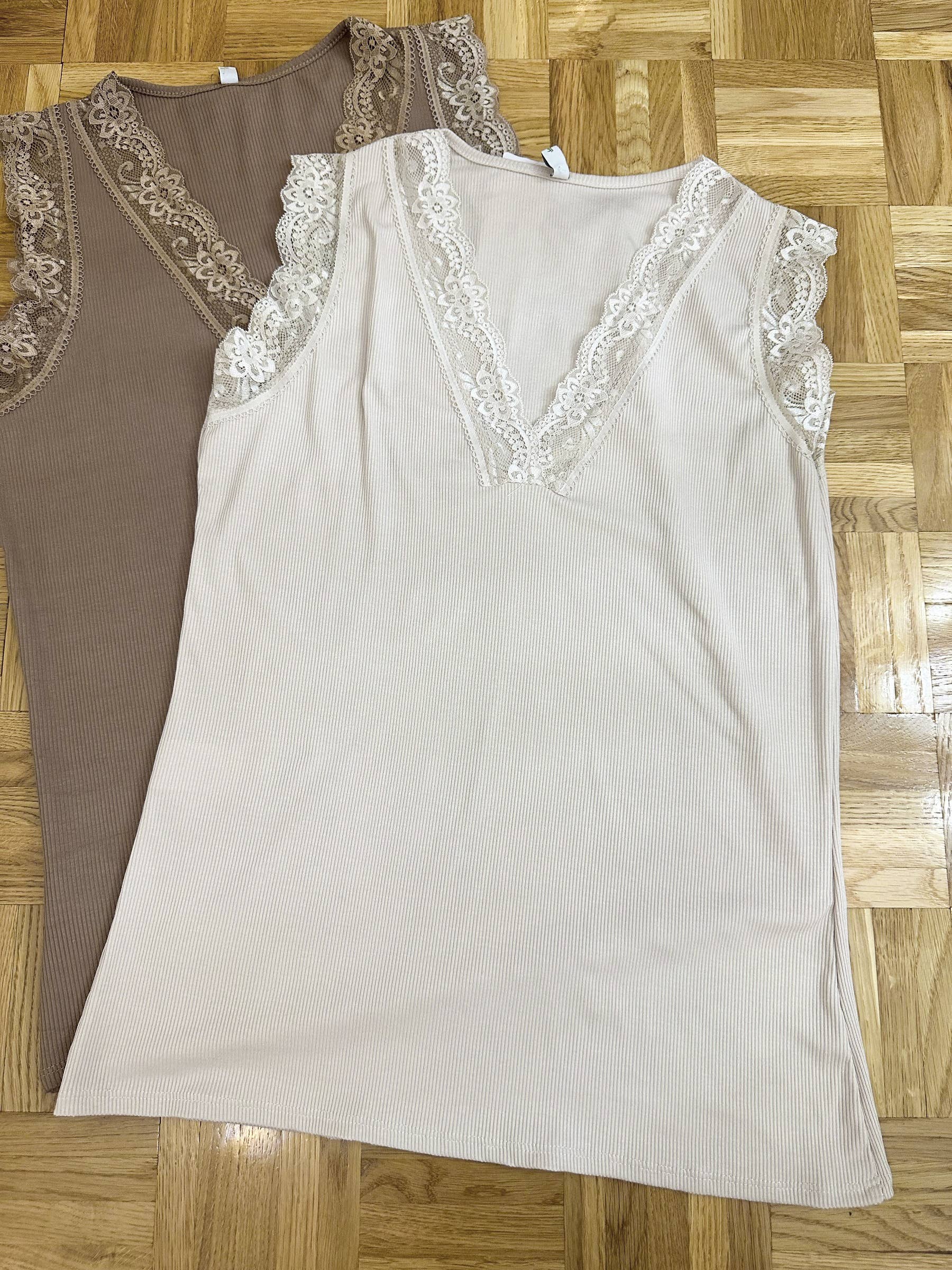 ZAFA PARIS – Engroshandel Tanktop – Kvinder – ZAFA PARIS ribbet top med V-hals og blonde i plus size8