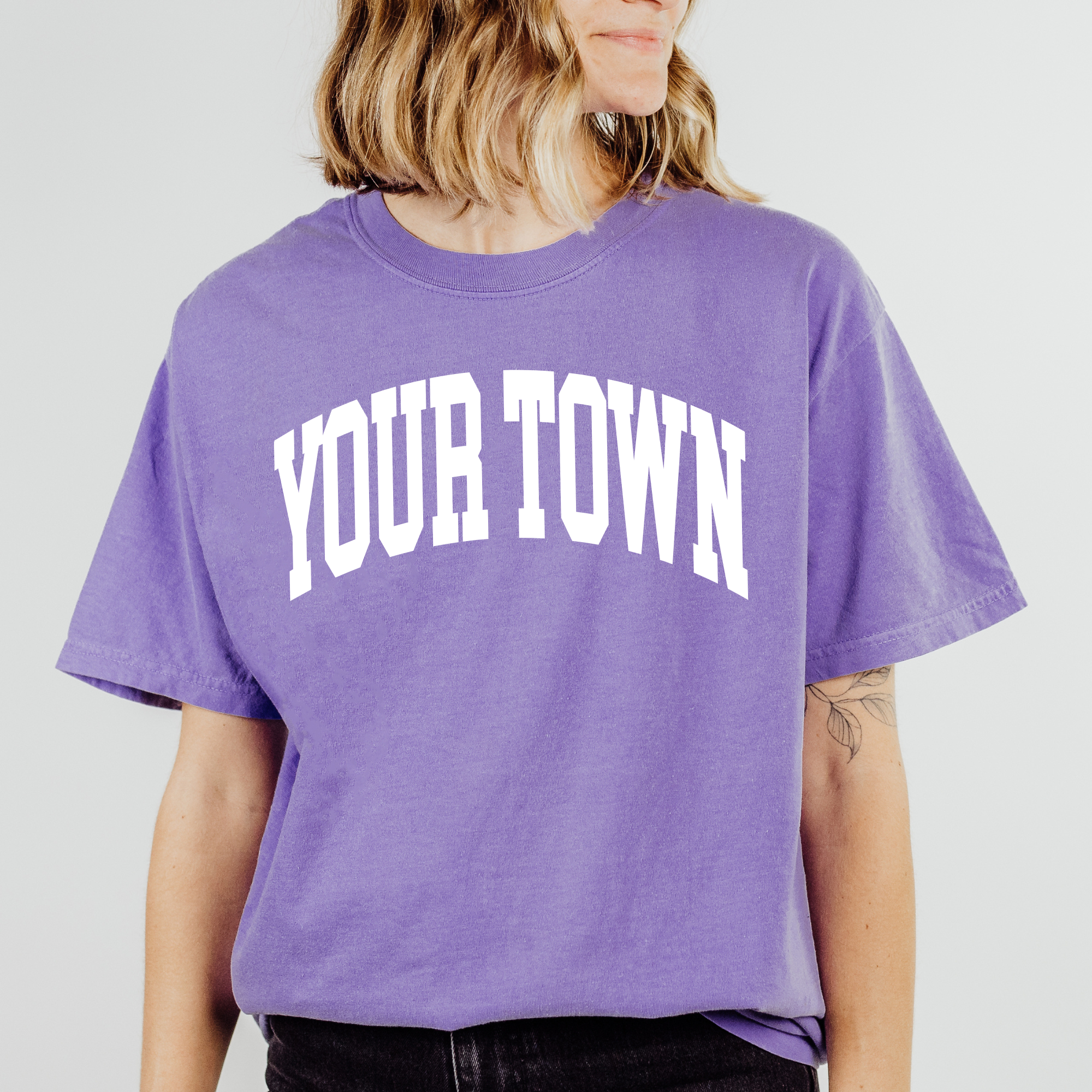 Faith & Life Christian Brands – Engroshandel T-shirt med print - Dame – Custom City Comfort Farver Heavyweight Hometown T-shirt5