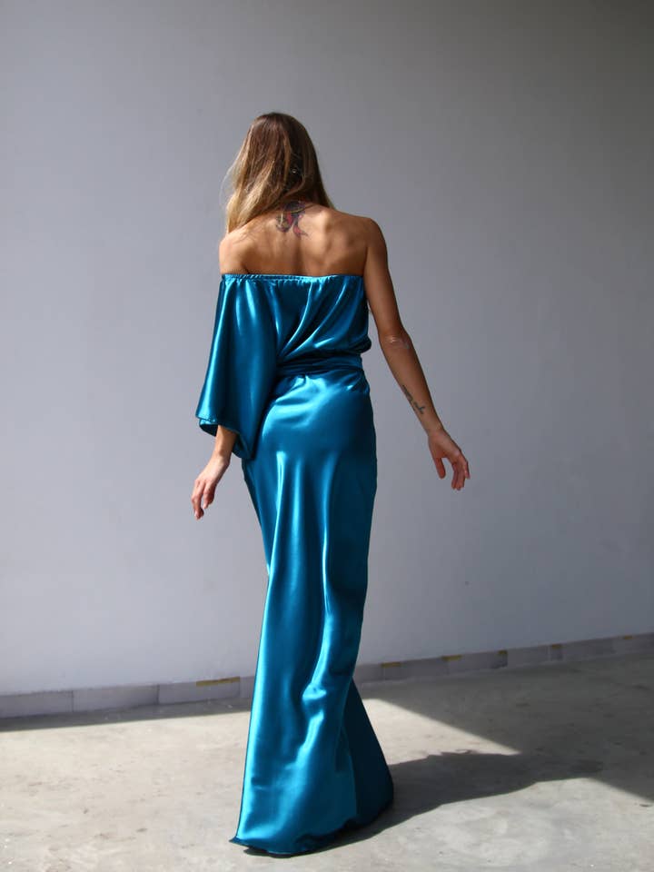 P4173 lång enfaldig kimono-klänning med kobaltblå kolumnkjol för wholesale av Moqette