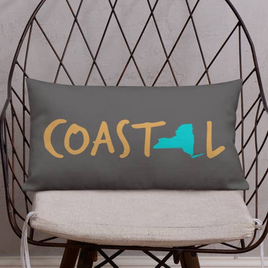 Coussin décoratif de plage Coastal New York™ pour la vente par Coastal & Midwest State of Mind