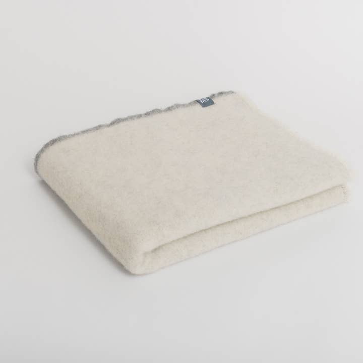 Couverture S/UPSIDE DOWN lisse et légère pour la vente par eldblå