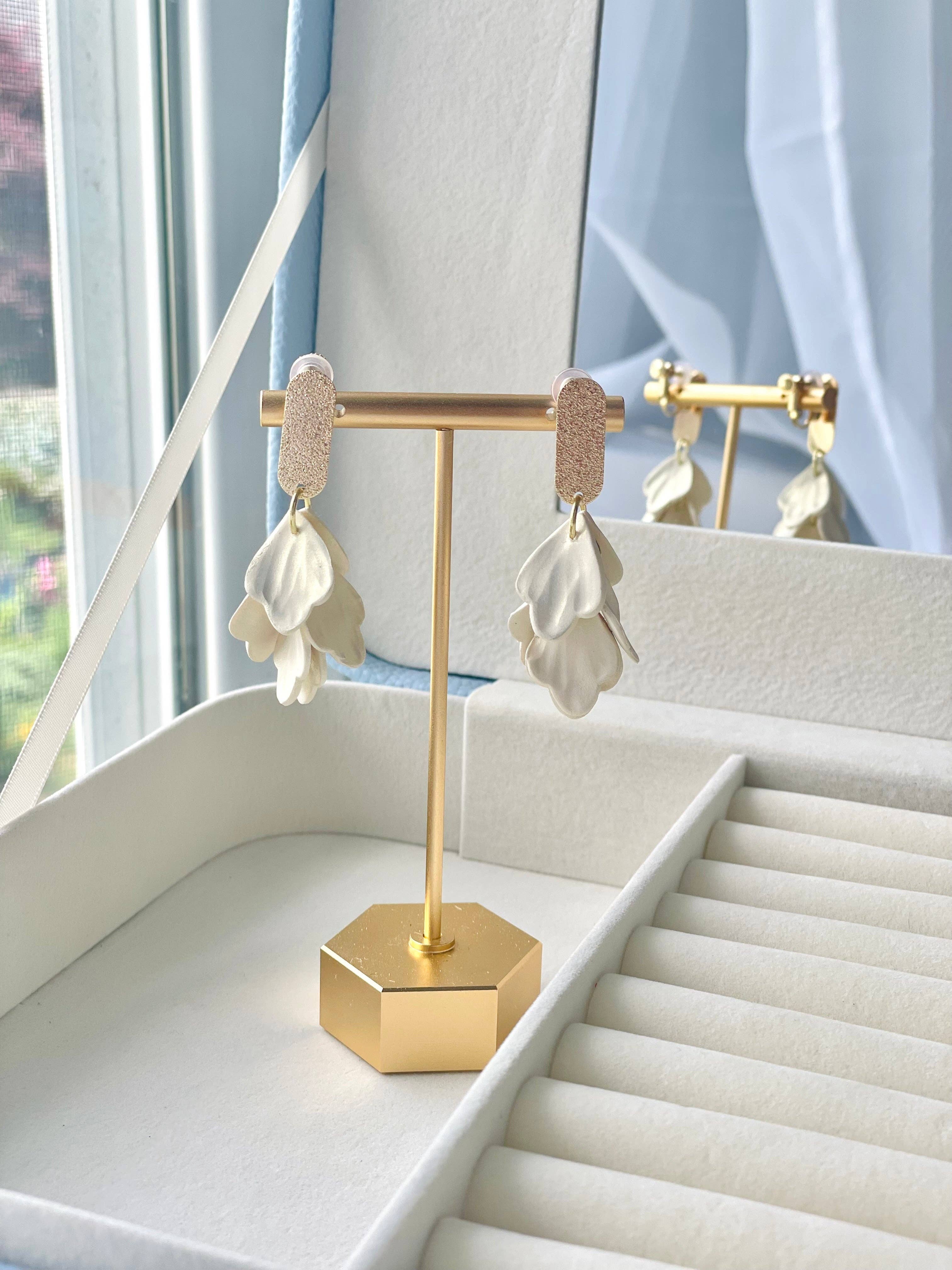 E & M Creative Design Co. - Vente Boucles d'oreilles pendantes - Boucles d'oreilles pétales scintillantes (plusieurs choix)6