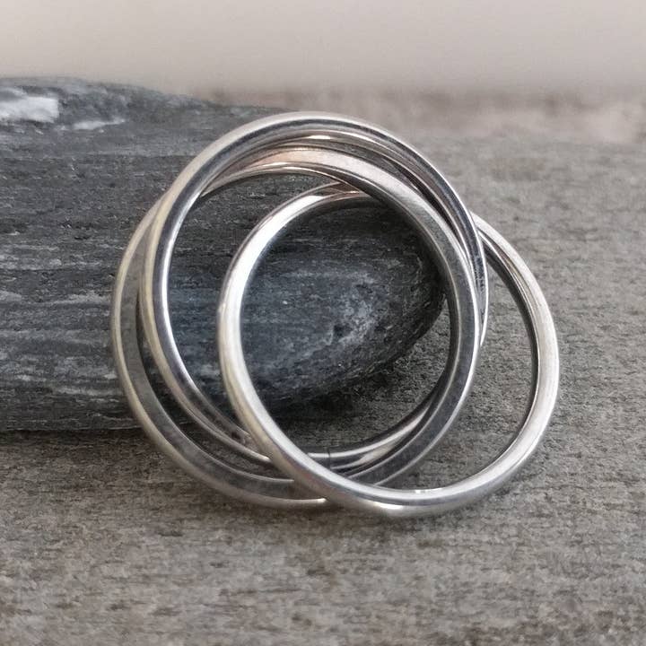 Piccadilly Pendants - Wholesale Band/Stacked Ring - Thin Interlocking Ring