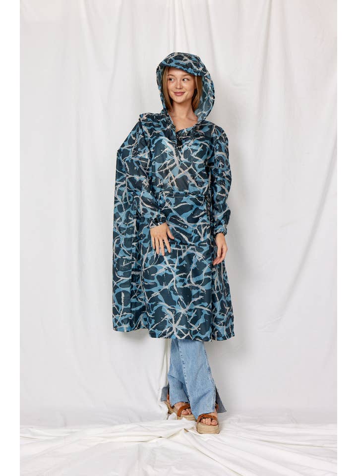 Bella Ballou – wholesale Poncho – Women's – Dot & Lines Regnslag1