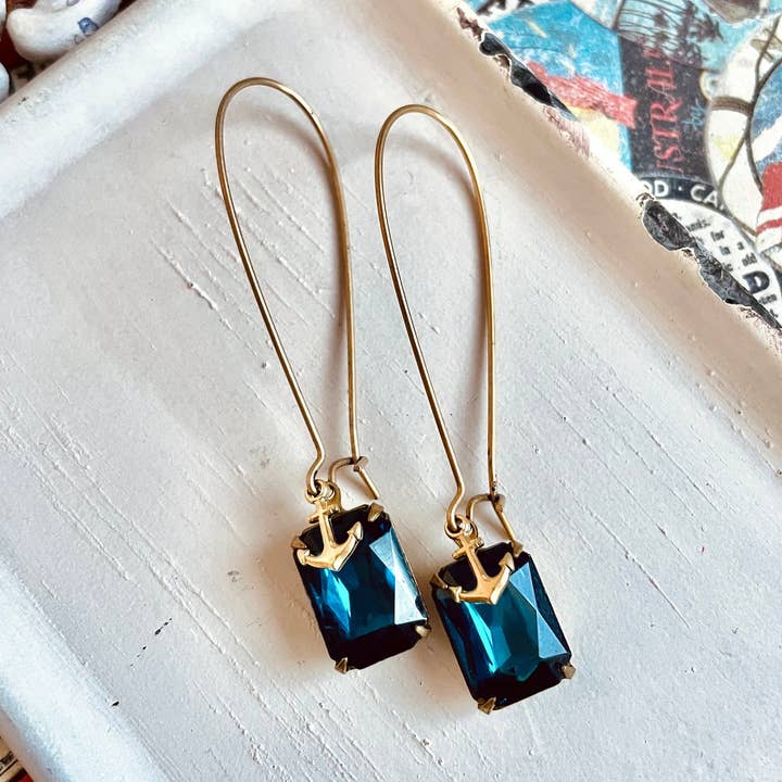 Orecchini Anchors Away - Orecchini a forma di ancora blu - Orecchini blu marino per la vendita all'ingrosso da parte di The green antique trunk