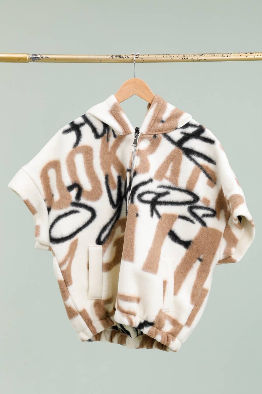 la maison des fibres naturelles – wholesale College/Baseball Jacket - Women’s – Sleeveless hooded jacket 11863B 100% polyester0