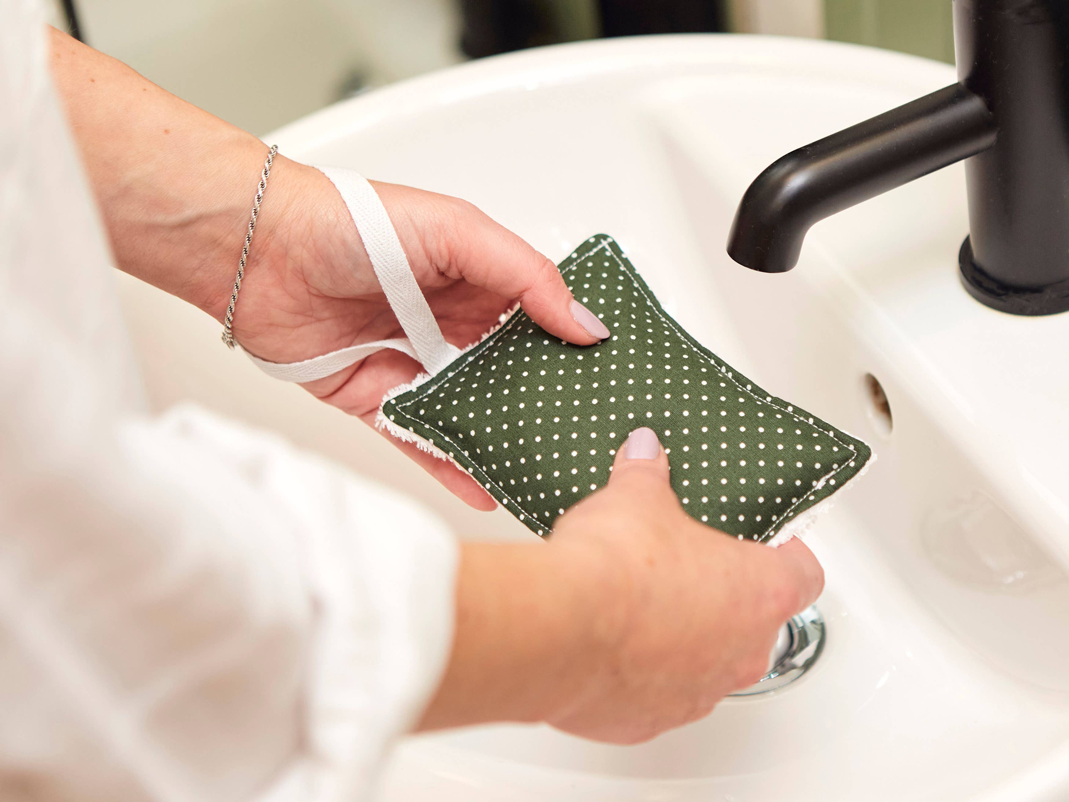 honeyco - Wholesale Bath Pouf/Sponge - Reusable body sponge - grey stripe - eco friendly beauty3