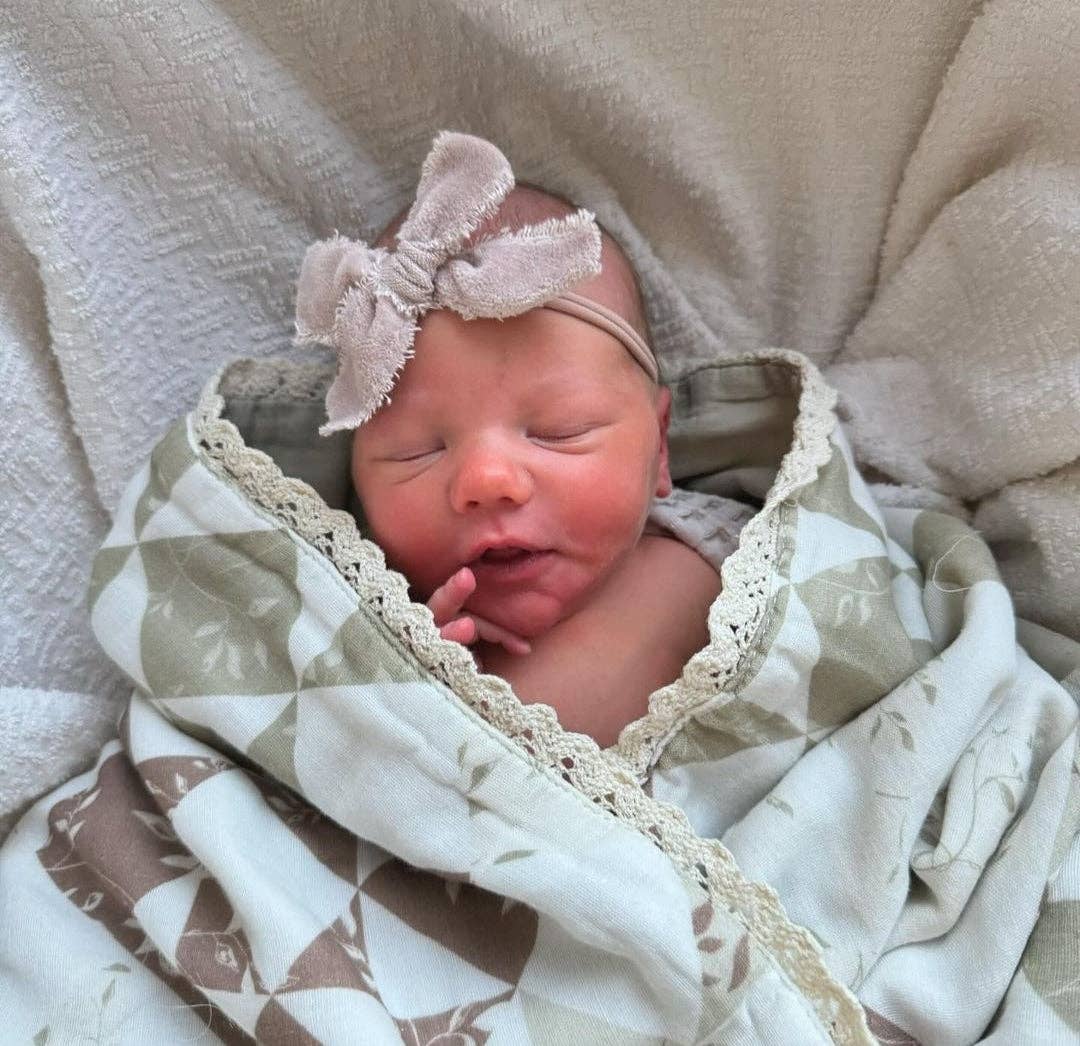 Ellie and Layne - Wholesale Bedding blanket – Kids & Baby - Ivy Quilted 6 Layer Gauze Blanket10