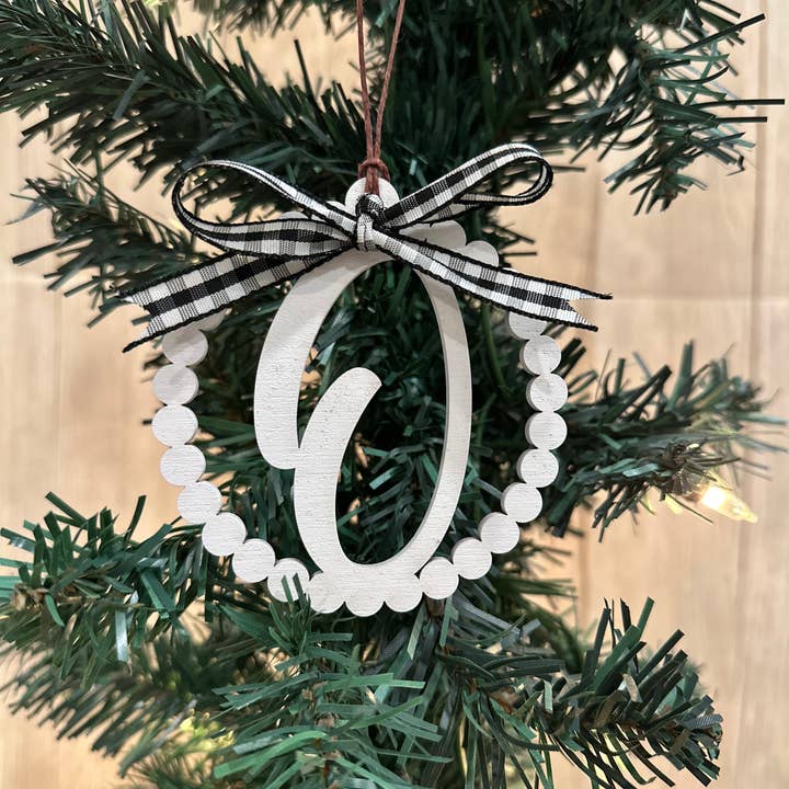 Gekerbtes personalisiertes Buchstabe-O-Ornament - Lasergraviert für den Großhandel von Gifts By Grace
