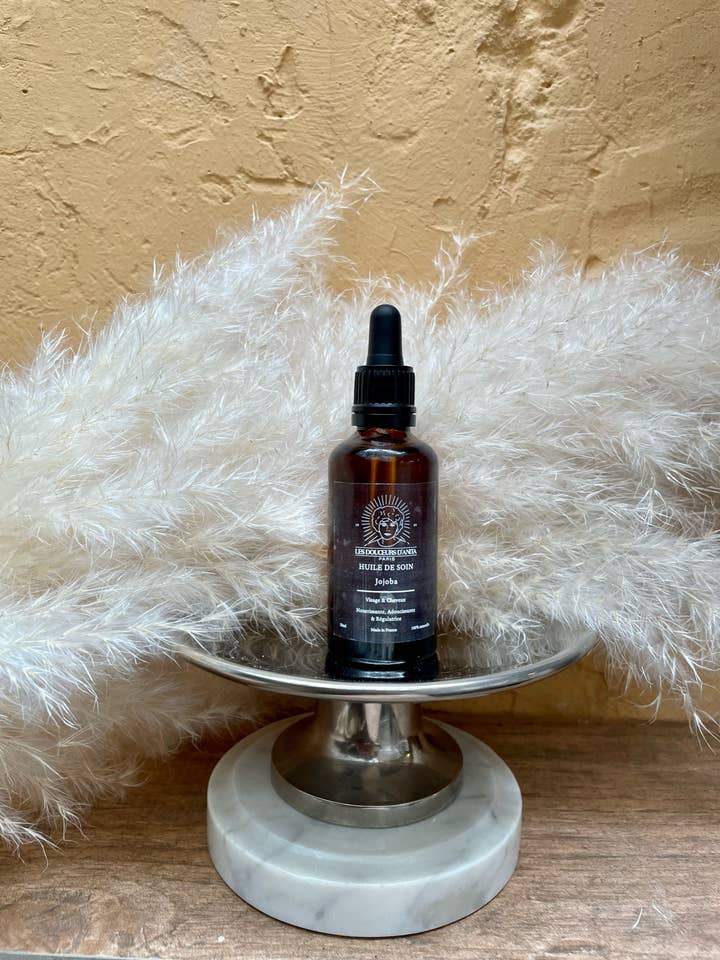 Jojoba oil for wholesale by Les Douceurs d’Anita