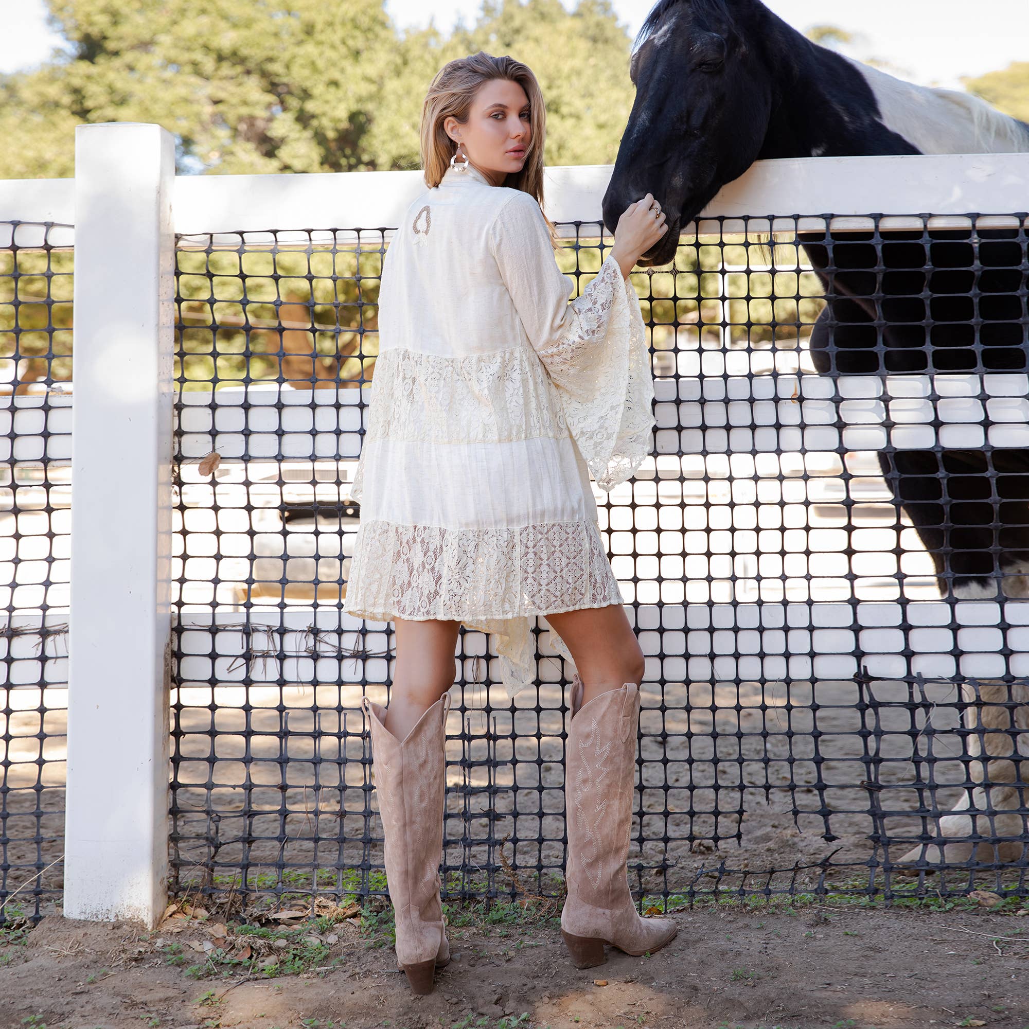 Young Threads – Großhandel Kimono – Damen – Westlicher Boho-Chic: Motivbestickter langer Jeans-Cardigan (NEU)14