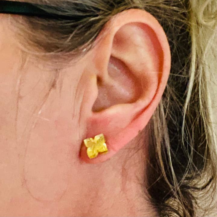 Sandy Lou Designs - Wholesale Stud/Post Earrings - GEO FLOWER ACRYLIC STUD EARRINGS3