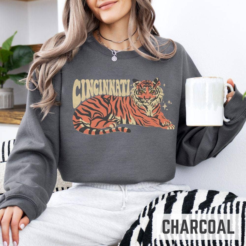TheKingShirt - Wholesale Graphic Sweatshirt - Women's - Cincinnati Bengals Crewneck Sweatshirt Retro Football Style3