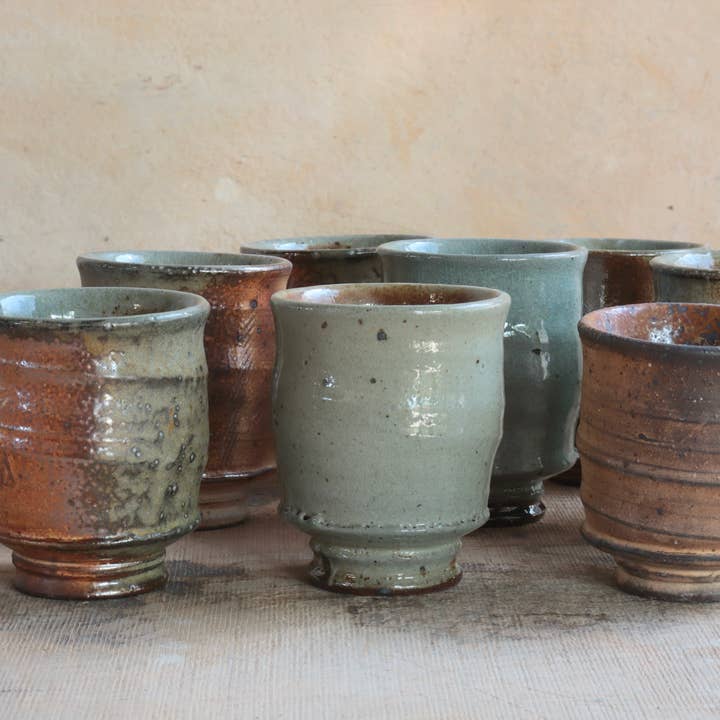 Soda-gebrannte Teetasse in Erdtönen für den Großhandel von Matt Fishman Pottery