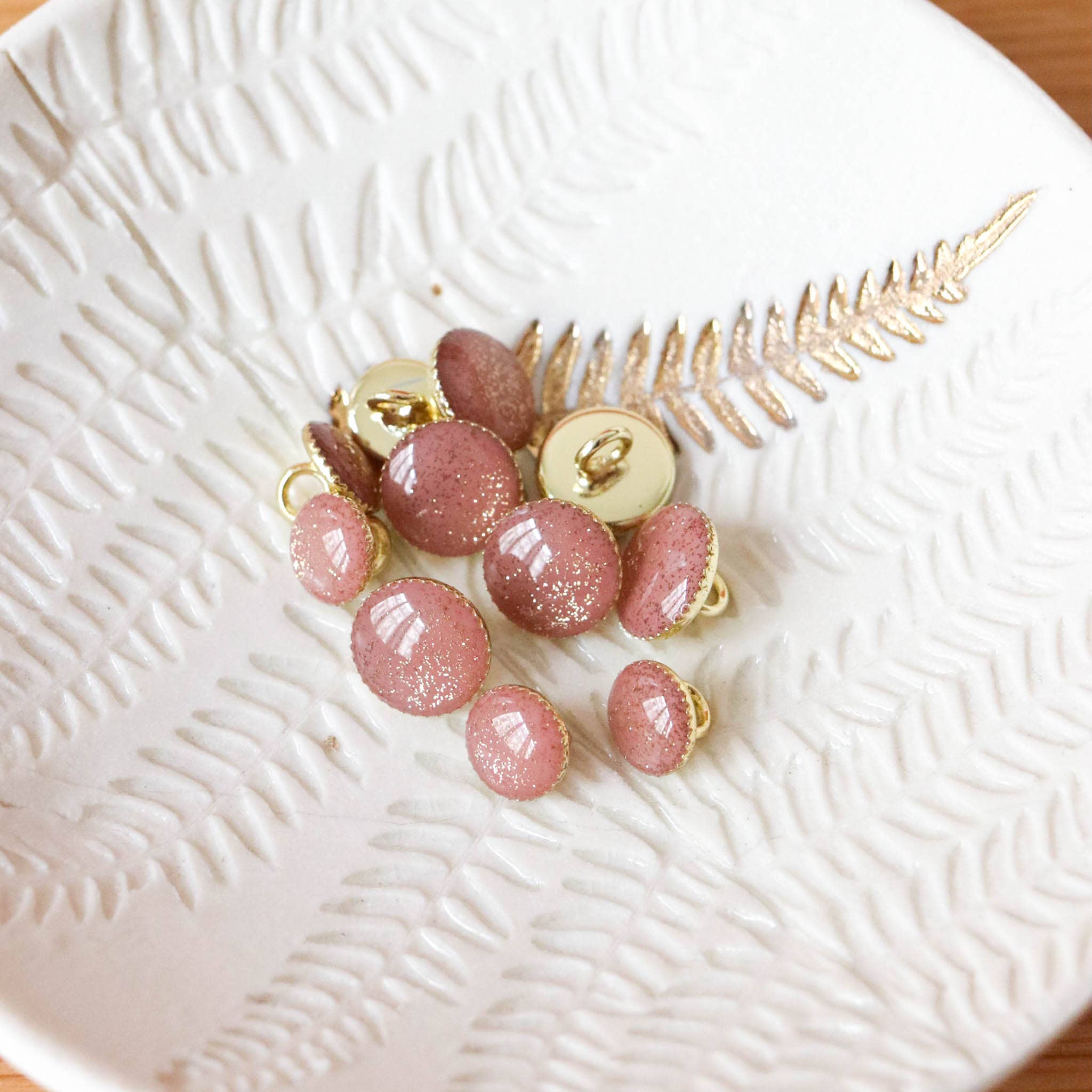 Lise Tailor - Vendita all'ingrosso Bottone a pressione/da cucire - Bottoni a forma di stivaletto con paillettes dorate14