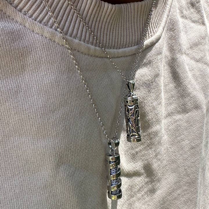 ALEF BET JEWELRY - Vente Colliers à pendentif - Collier de mézouza de bénédiction hébraïque Shema Israel pour homme2