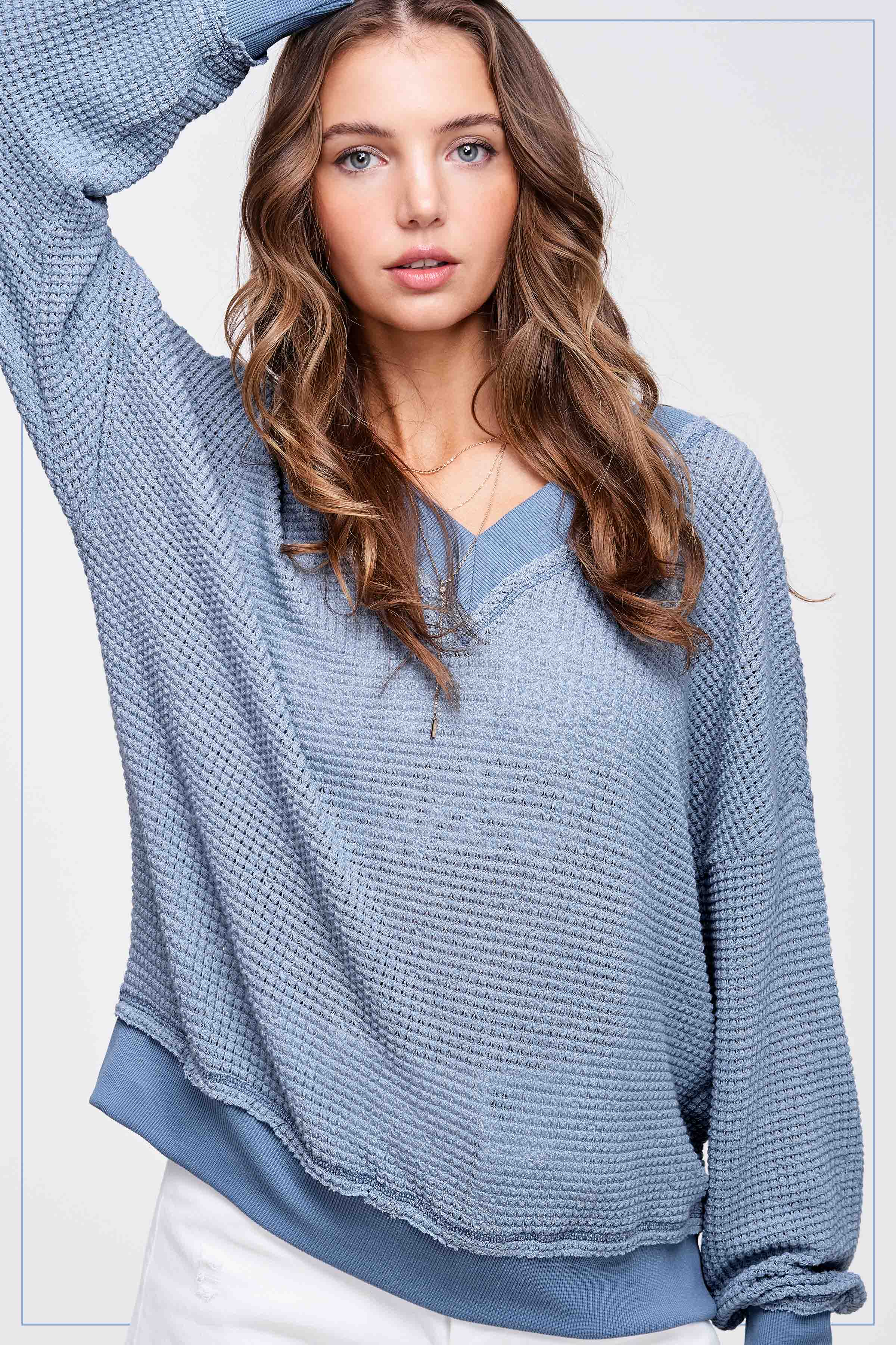 La Miel – Großhandel Strickoberteil – Damen – JLT7410-Langarmshirt mit Waffelstruktur und V-Ausschnitt in lockerer Passform21