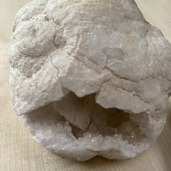 VIE - Wholesale Spiritual Stone/Crystal - Uncracked Geodes, 1kg2