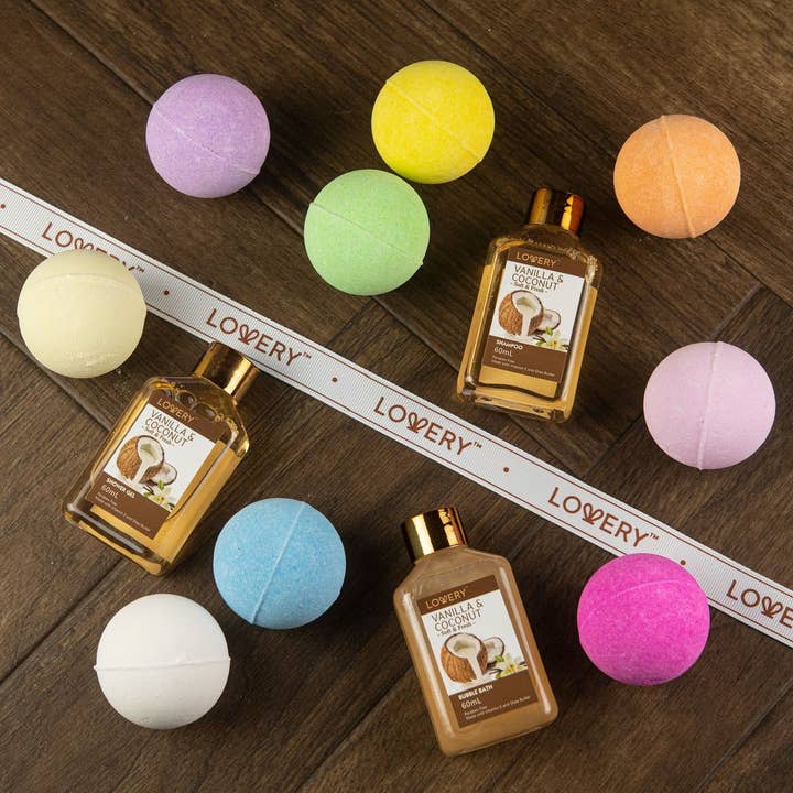 Lovery - Wholesale Bath & Body Set - Bamboo Bathtub Caddy Gift Set - Expandable Tray + Bath Bombs