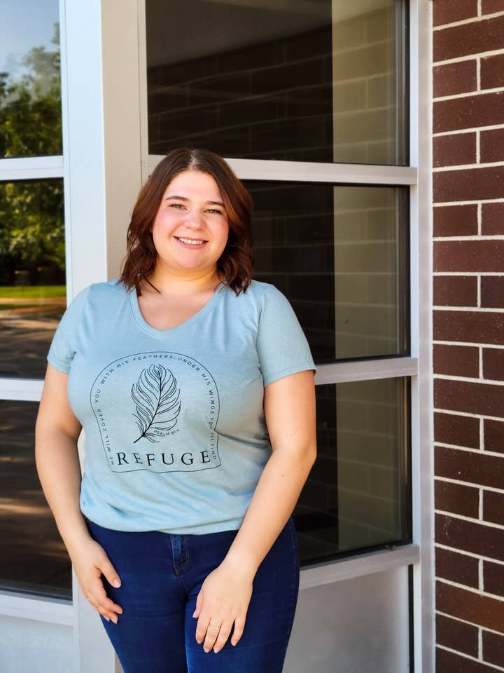 T-Shirt Refuge Senhora, Debaixo das suas asas, Fé, Tee por atacado de Hello Beauty Full & Co.