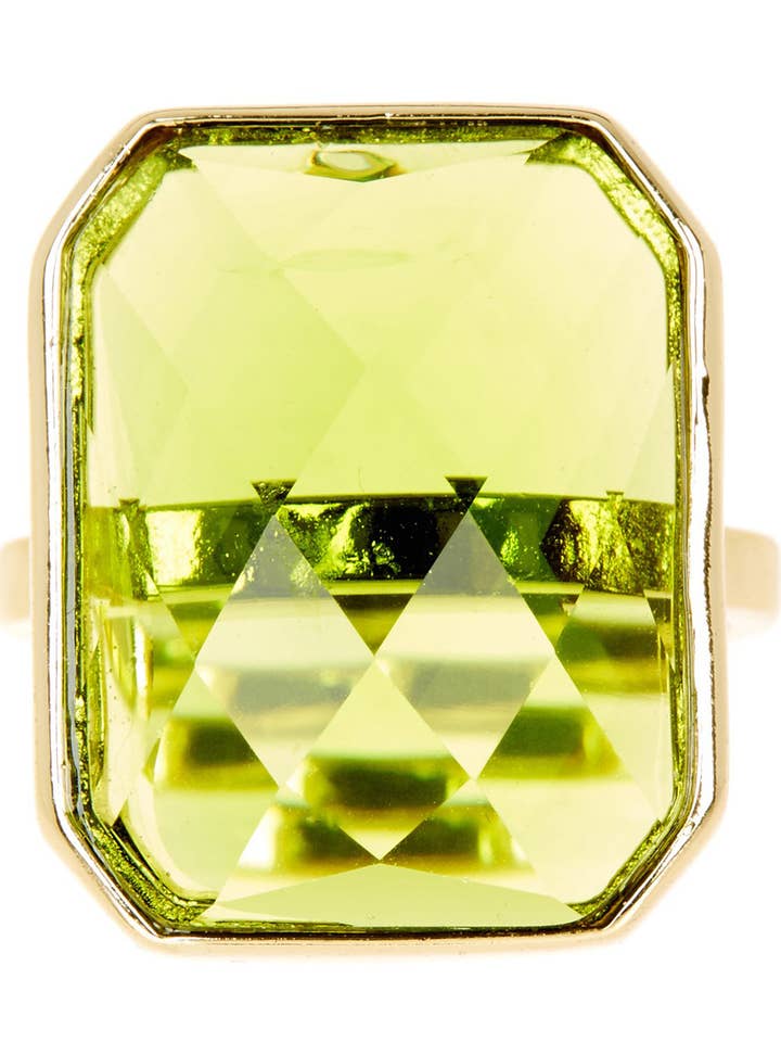 Anillo rectangular grande de cristal de peridoto - GF para venta al por mayor de Zoey Simmons
