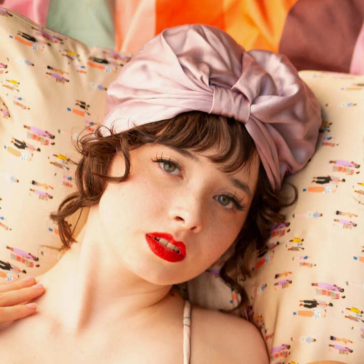 Kissenbezug, Motiv: People Print, Champagner für den Großhandel von Gilded Fox Silk