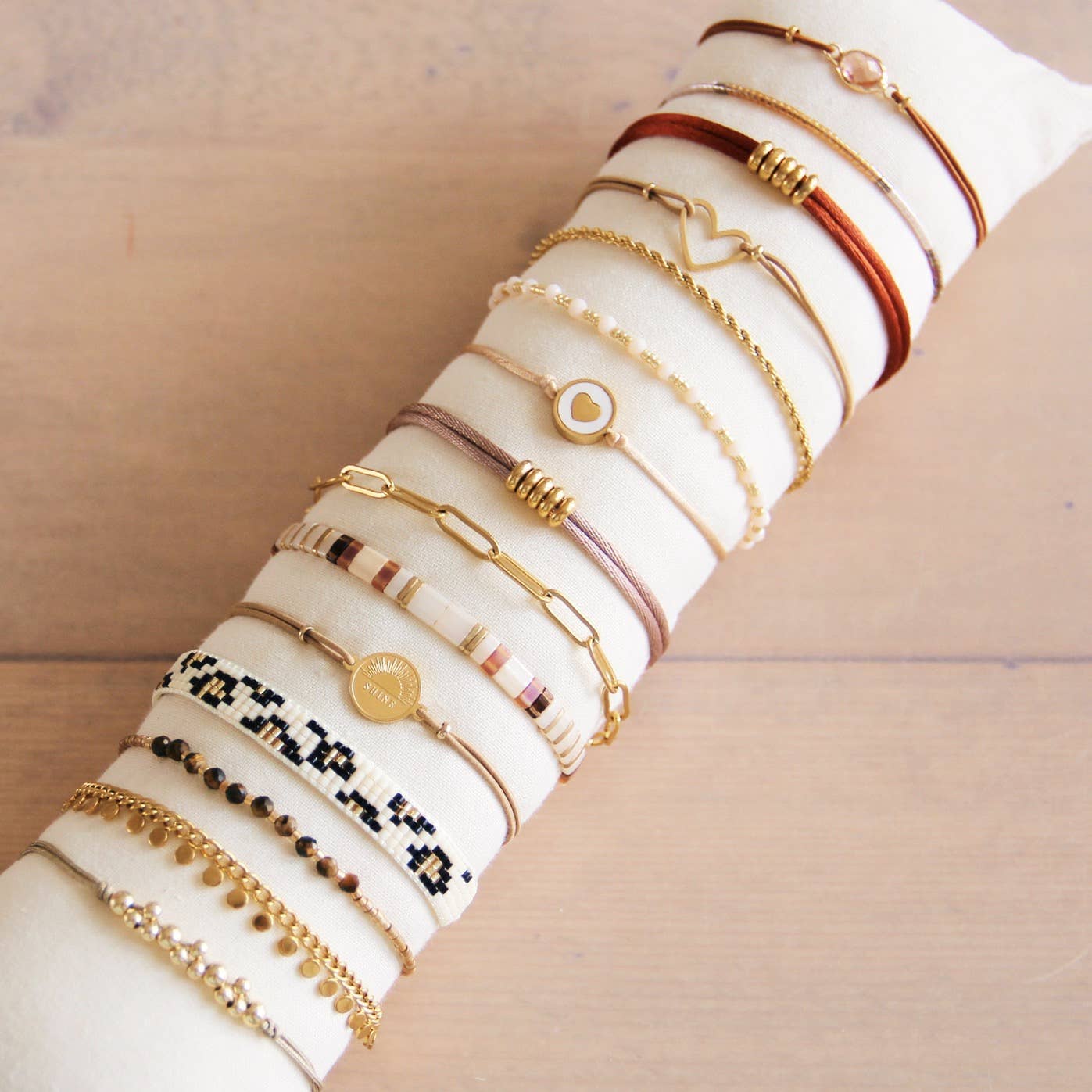 pulsera dorada pulsera perlas idea de regalo joya mujer oro. joyas regalos Pulsera mujer pulsera de acero inoxidable y perlas 