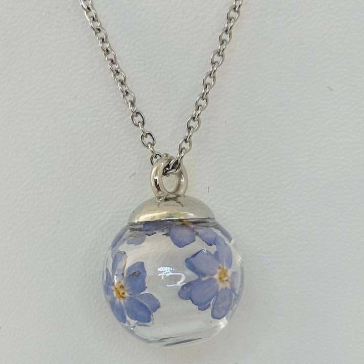 Madame Cousette - Vente Colliers à pendentif - Collier fleur séchée Myosotis sphère doré ou argenté9