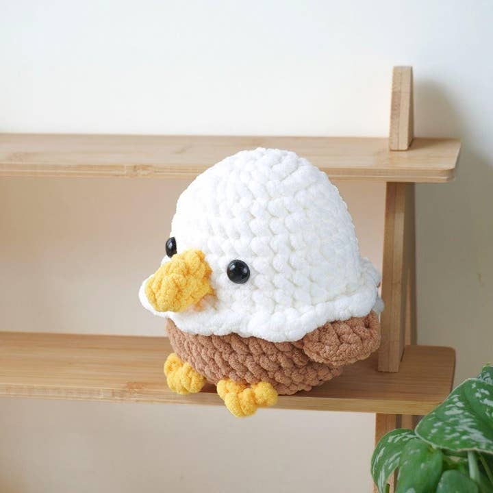 TOMOPOD LLC - Wholesale Stuffed/plush toy – Kids & baby - Crochet Colorful Birds, Amigurumi Chickens, Parrots, Duck...5