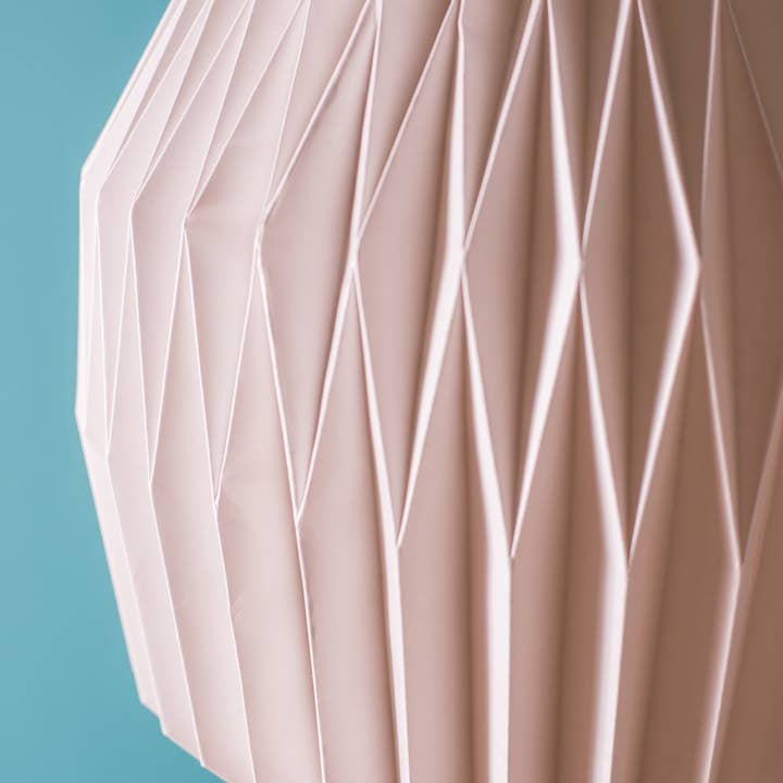 Ian Snow Ltd - Vente Abat-jours - Abat-jour en papier plissé naturel en forme de dôme2