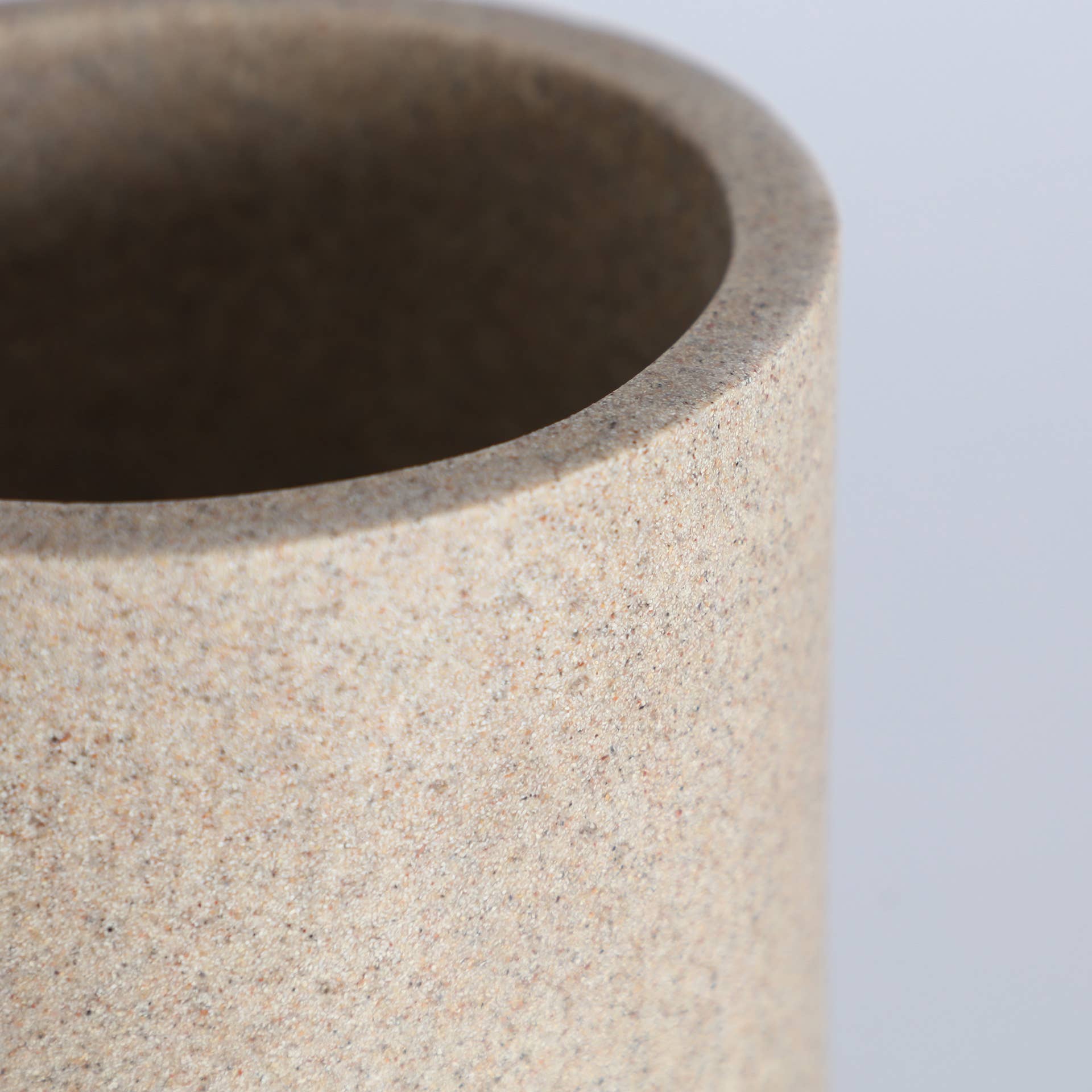 Kodu Home Design - Wholesale Vase - Contemporary Aubra vase, made of beige resin1