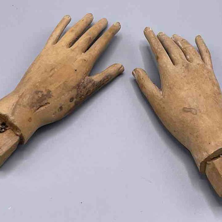 The Niger Bend – wholesale Decorative figurine – Antique Vietnamese Saint Figure Hand Pair - 4 3/8"1