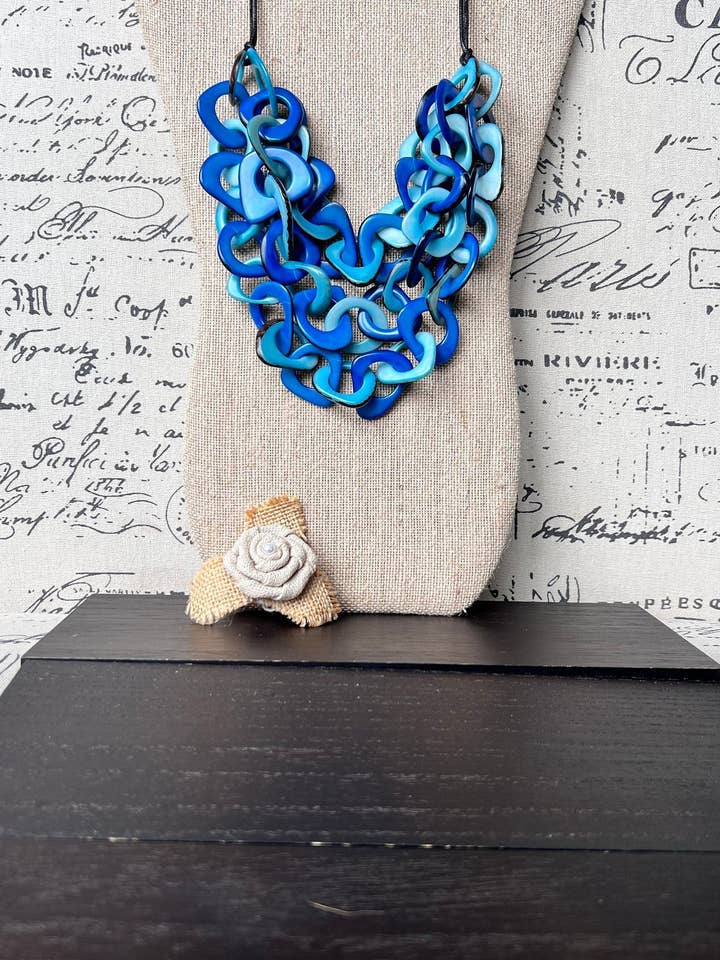 Collar llamativo azul y turquesa Joyería de tagua Collares grandes y audaces Tendencias de moda de primavera Regalos para el Día de la Madre Conjunto de Pascua para venta al por mayor de Galapagos Tagua